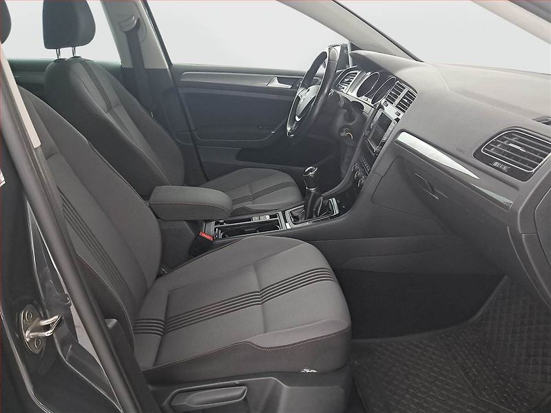 Volkswagen Golf (2017) 1.6 TDI, Tempomat - fotka 9 z 17