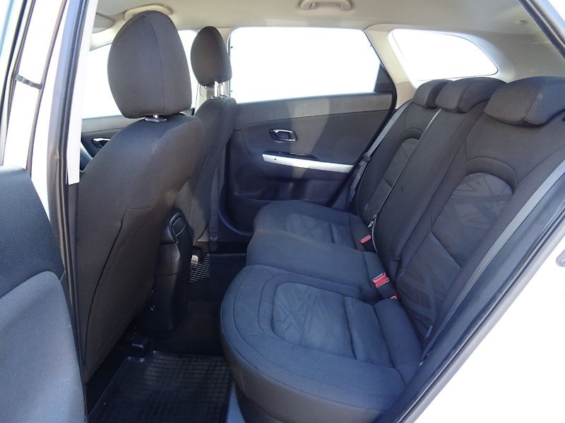 Kia Ceed (2013) 1.6CRDi,94kW,NovéČR,klima - fotka 16 z 21