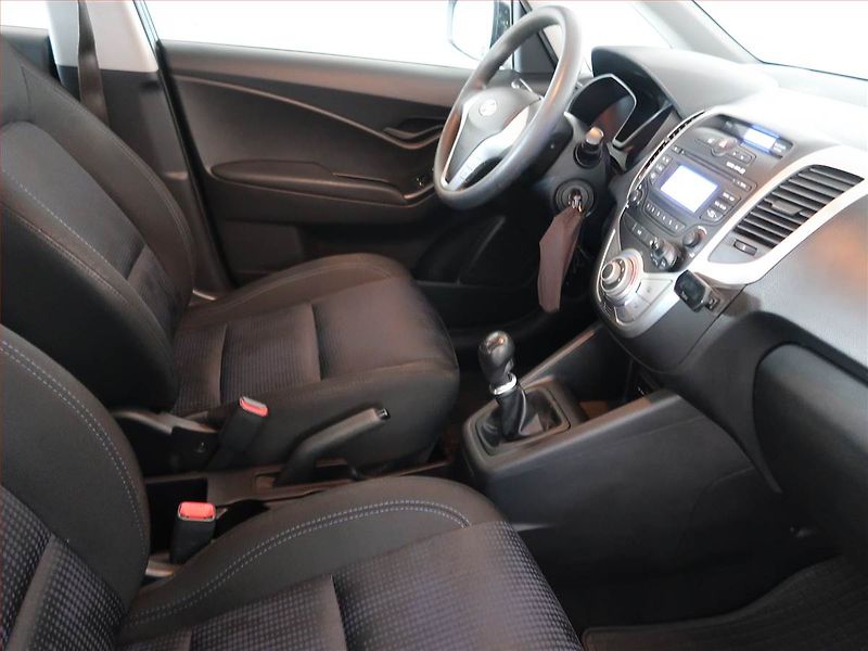 Hyundai ix20 (2015) 1.6 CRDi - fotka 9 z 12