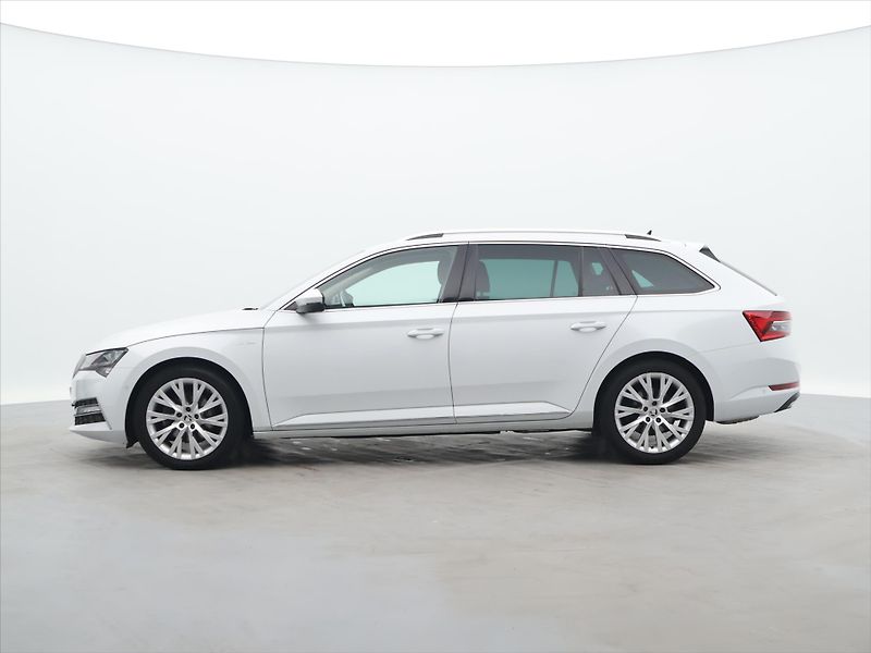 Škoda Superb 2,0 - fotka 4 z 34