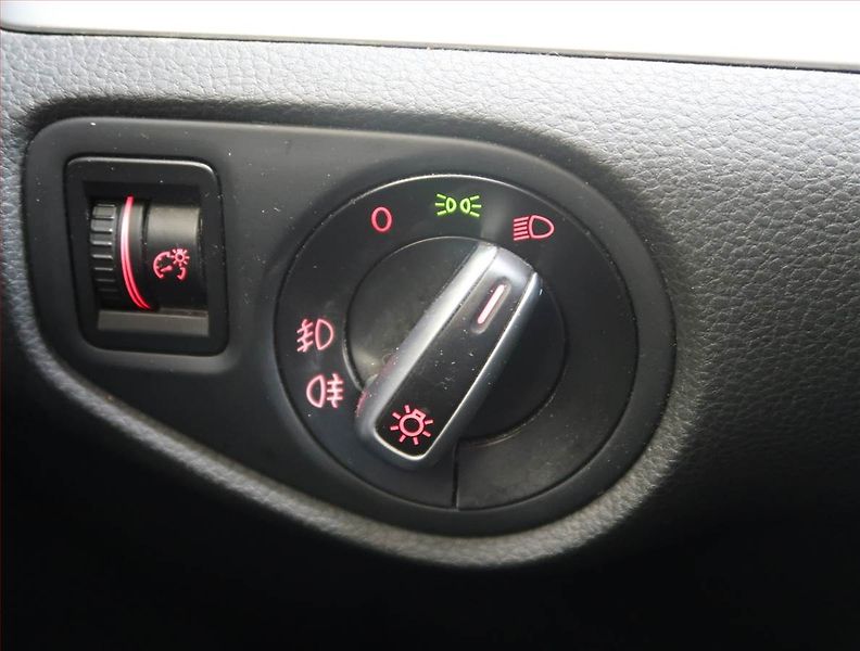 Volkswagen Sharan (2013) 2.0 TDI, Automat, Xenony - fotka 16 z 19