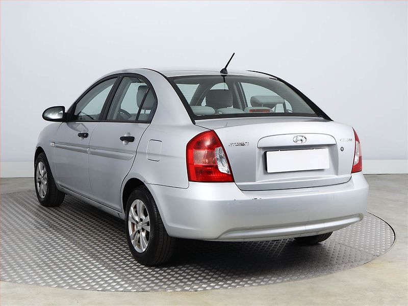 Hyundai Accent (2008) 1.4i, po STK, jezdí dobře - fotka 4 z 12