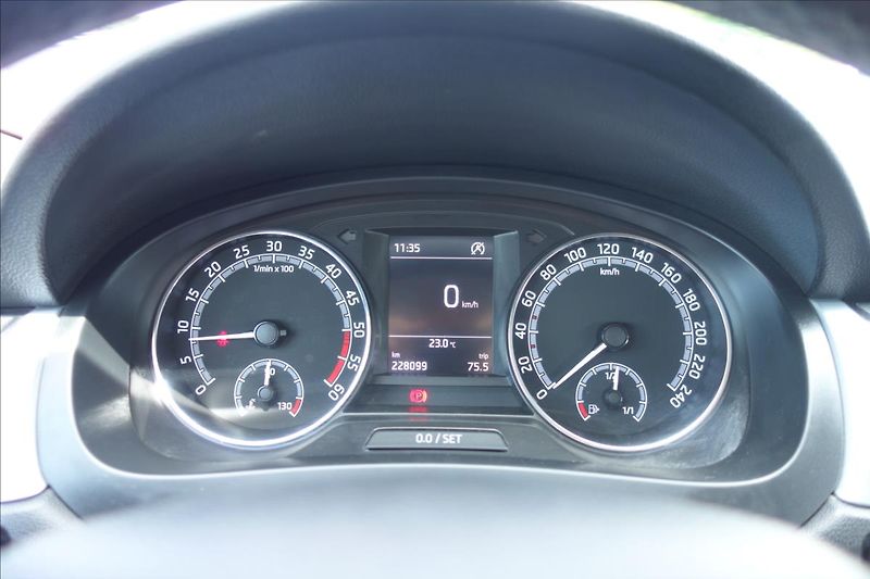 Škoda Rapid 1,4 TDi,ČR,SERV. KN.,AMBITION. - fotka 25 z 30