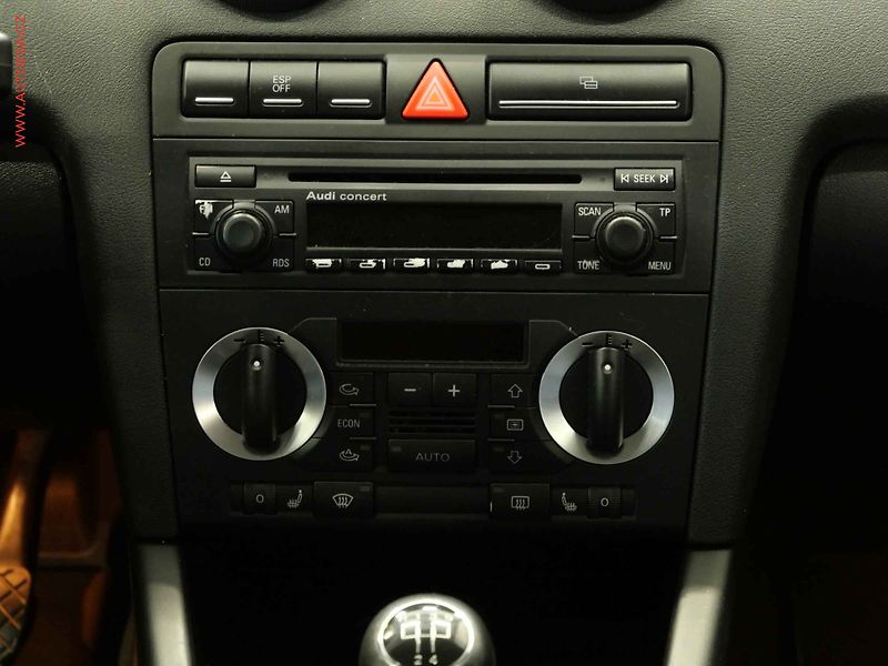 Audi A3 (2005) 1.6i, Výhřev sed - fotka 13 z 17