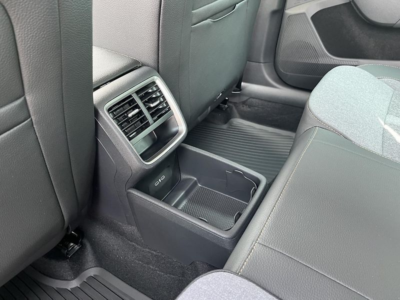 Škoda Octavia 2.0TDI TOP SELECTION - fotka 22 z 25