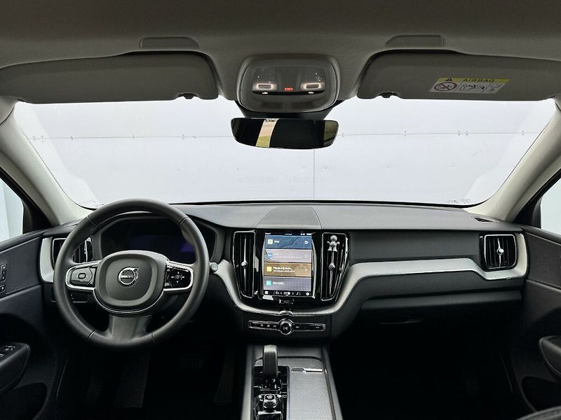 Volvo XC60 PLUS DARK B4 AWD 145kW - fotka 16 z 33