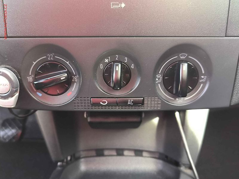Škoda Fabia (2005) 1.2 12V, 2.maj,ČR, AC, tempo - fotka 12 z 16