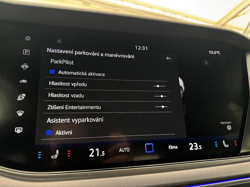 Volkswagen Touareg 3.0Tdi*1-MAJ*DPH*HUD*R-LINE* - fotka 35 z 50