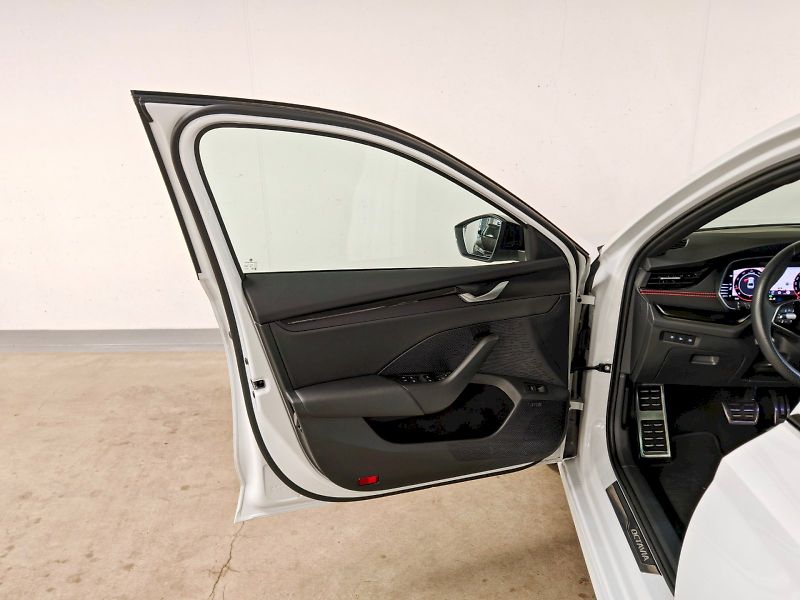 Škoda Octavia (2024) 2.0 TSI 195 kW DSG RS - fotka 21 z 31