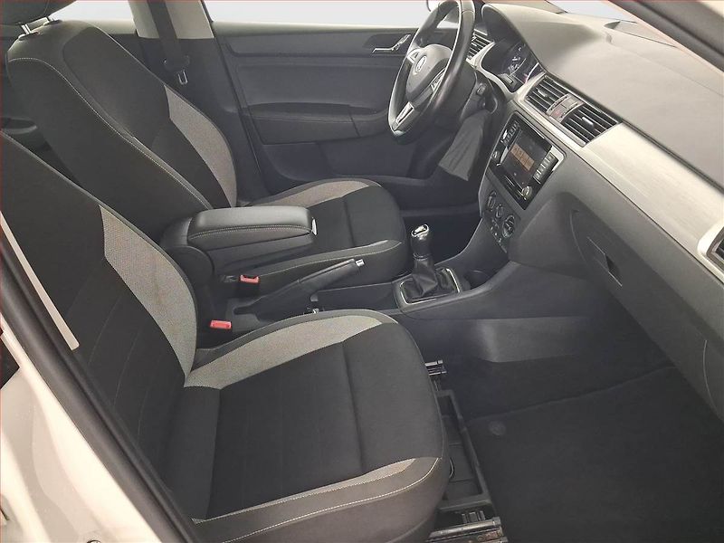 Škoda Rapid (2017) 1.2 TSI, Navi - fotka 9 z 19
