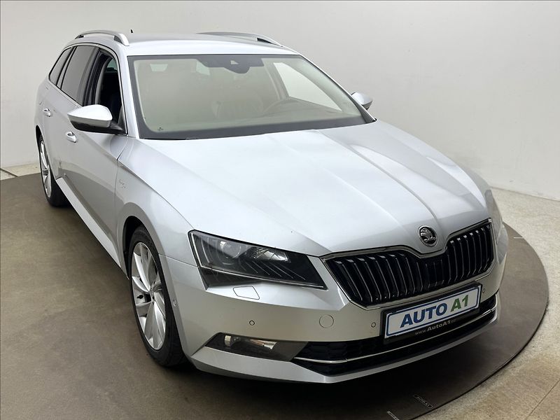 Škoda Superb 2,0 DSG L&K DPH NZ.TOP DCC TZ - fotka 3 z 49