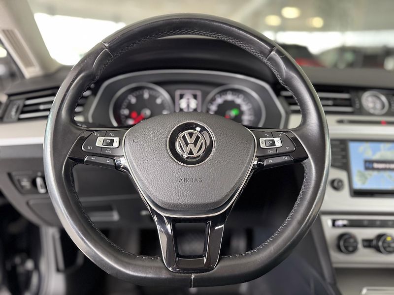 Volkswagen Passat 1,6TDI DSG*ComfortLine*ACC*Nav - fotka 10 z 32