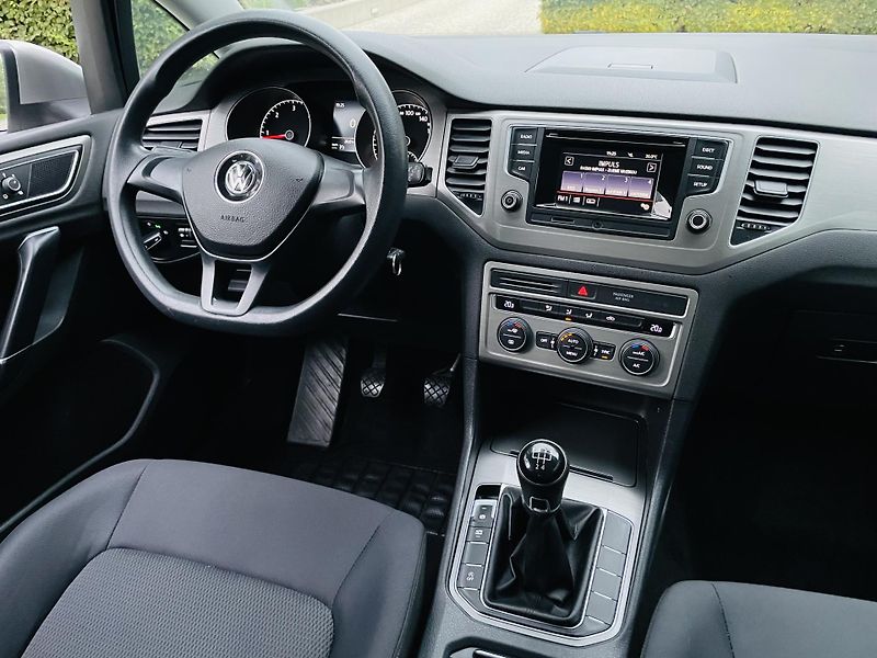 Volkswagen Golf Sportsvan 1.6TDI MANUÁL SENZORY TEMPOMAT - fotka 24 z 40