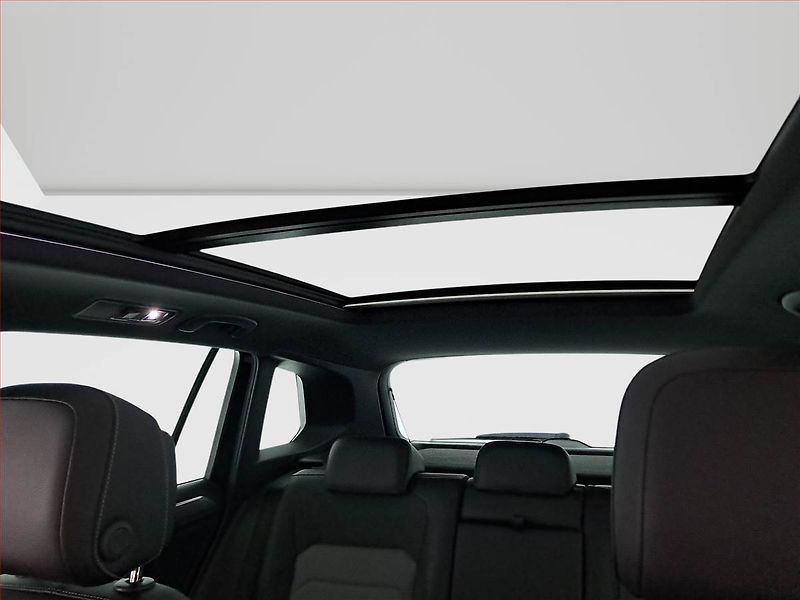 Volkswagen Tiguan (2016) R-Line 2.0 TDI, 4X4, Automat - fotka 23 z 24