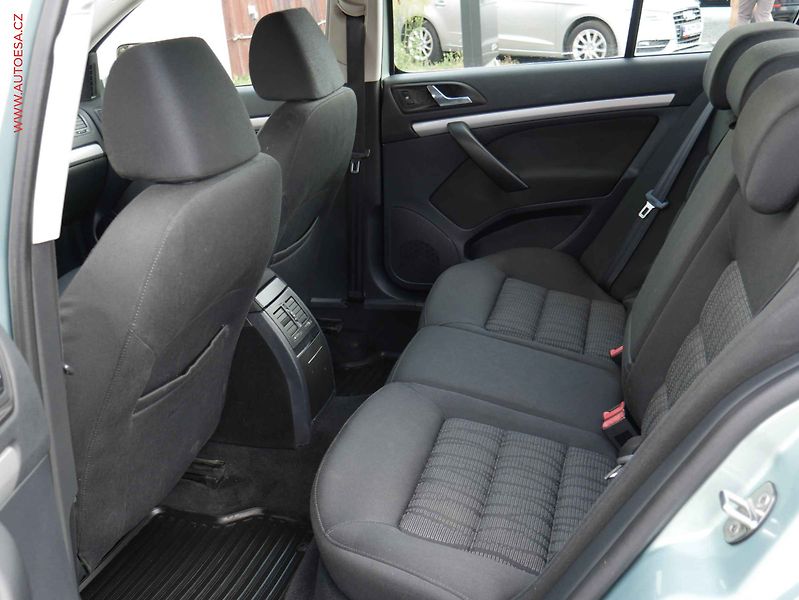 Škoda Octavia (2009) 1.4 TSI, ČR, AC, park.čidla - fotka 9 z 13