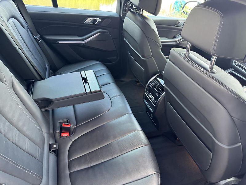 BMW X5 M50i V8 - fotka 24 z 29