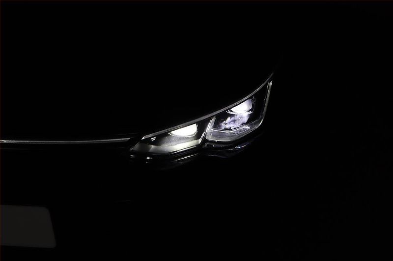 Volkswagen Golf (2021) R-Line 1.5 eTSI - fotka 25 z 25