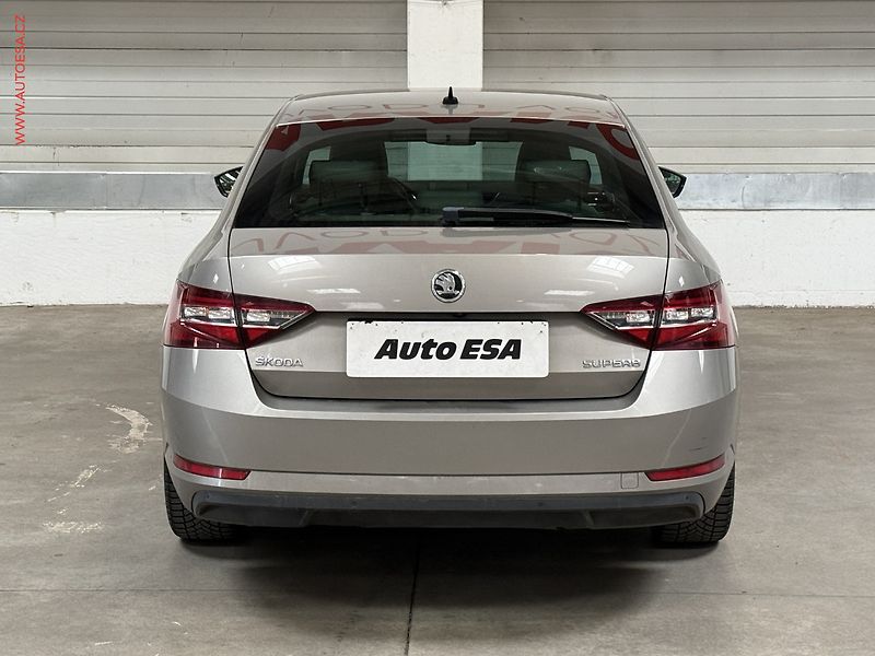 Škoda Superb (2016) 2.0TDi, ČR, L&K, DSG, bixen - fotka 5 z 23