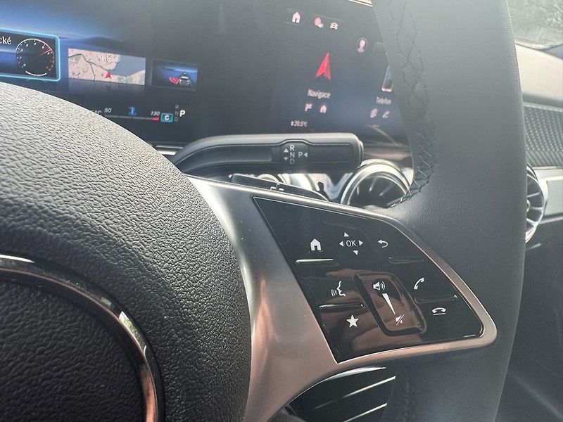 Mercedes-Benz GLB (2025) 200 d 4MATIC - fotka 17 z 29