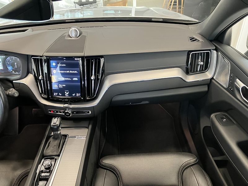 Volvo XC60 T6 AWD Drive-E Inscription AT8 - fotka 17 z 47