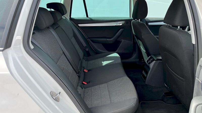 Škoda Octavia (2014) Combi 1.6 TDI Ambition - fotka 18 z 34