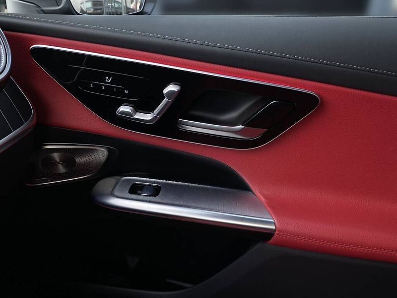 Mercedes-Benz GLC (2021) 300 d 4M AMG - fotka 18 z 29