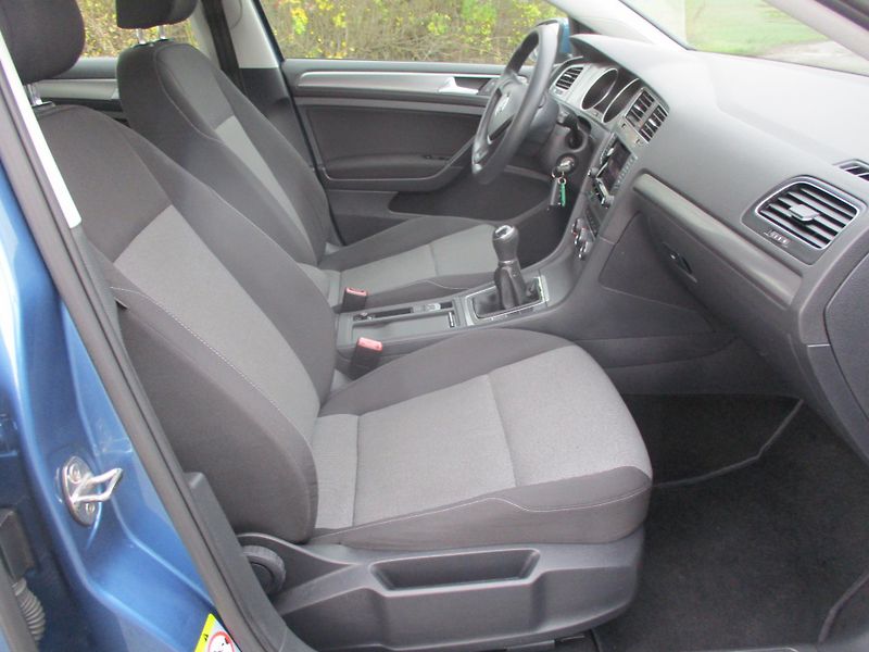 Volkswagen Golf TSi*77kW*VÝHŘEV*Z+L PNEU*TOP  - fotka 29 z 47