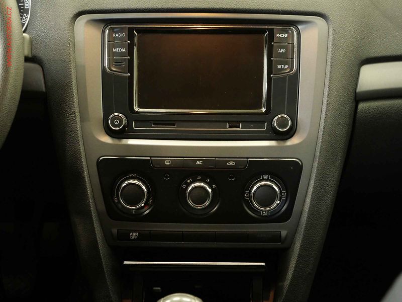 Škoda Octavia (2010) 1.2TSI, ČR, AC, STK8/28 - fotka 9 z 18