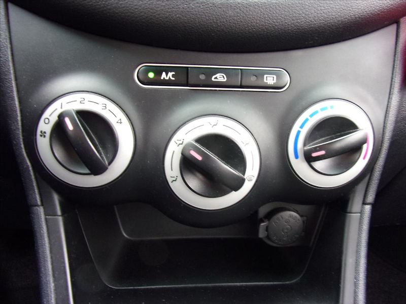Hyundai i10 1,1 i  klima - fotka 19 z 22