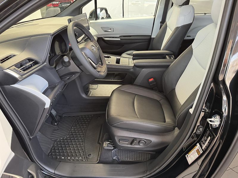 Toyota Sienna XSE 2,5 HEV AWD - fotka 8 z 46
