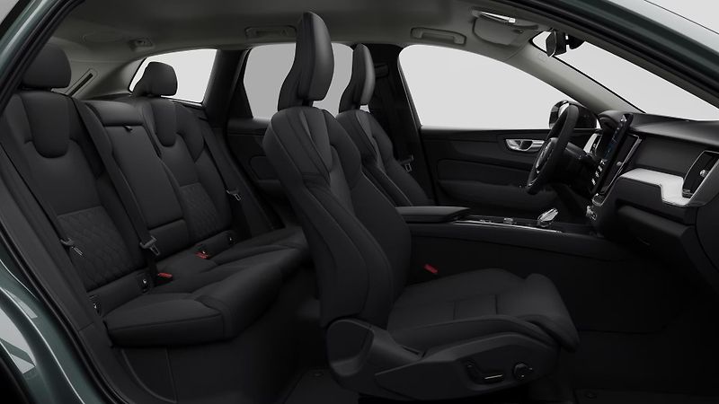 Volvo XC60 (2026) B5 AWD AUT DARK PLUS  - fotka 4 z 11