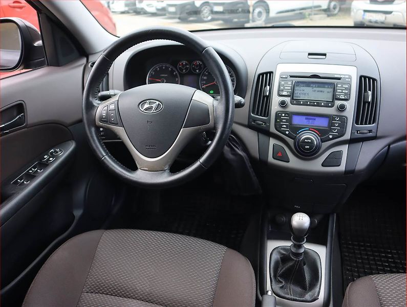 Hyundai i30 (2009) 1.4 CVVT, Serv.kniha - fotka 7 z 14