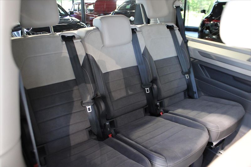 Volkswagen Multivan TDi DSG Style Long ACC/NezTop/ - fotka 27 z 33