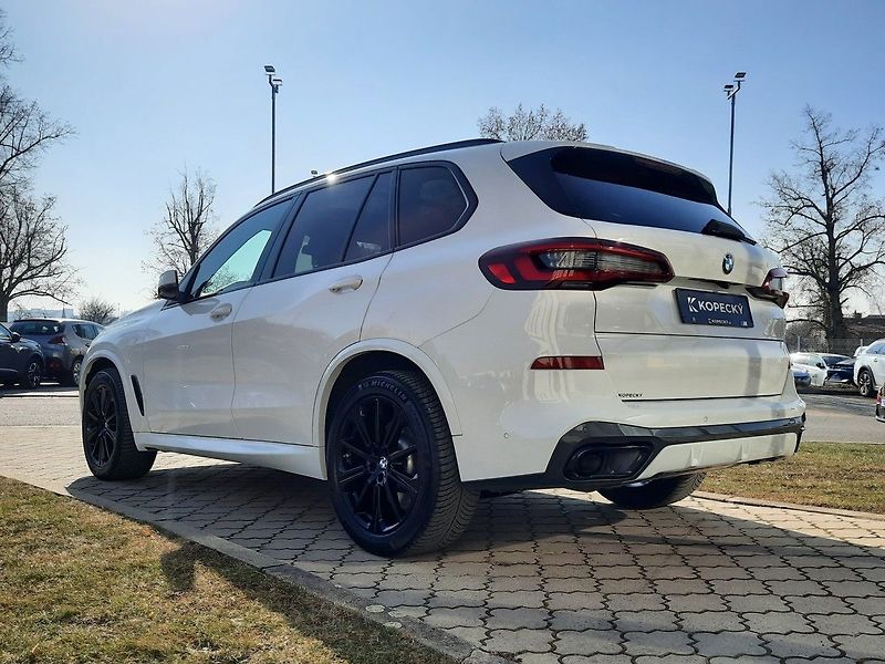 BMW X5 xDrive30D 286k - fotka 11 z 27