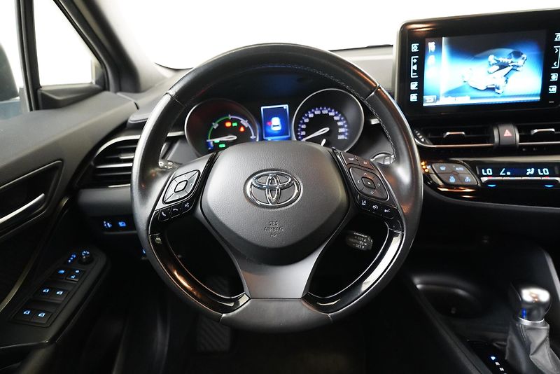 Toyota C-HR - fotka 16 z 27