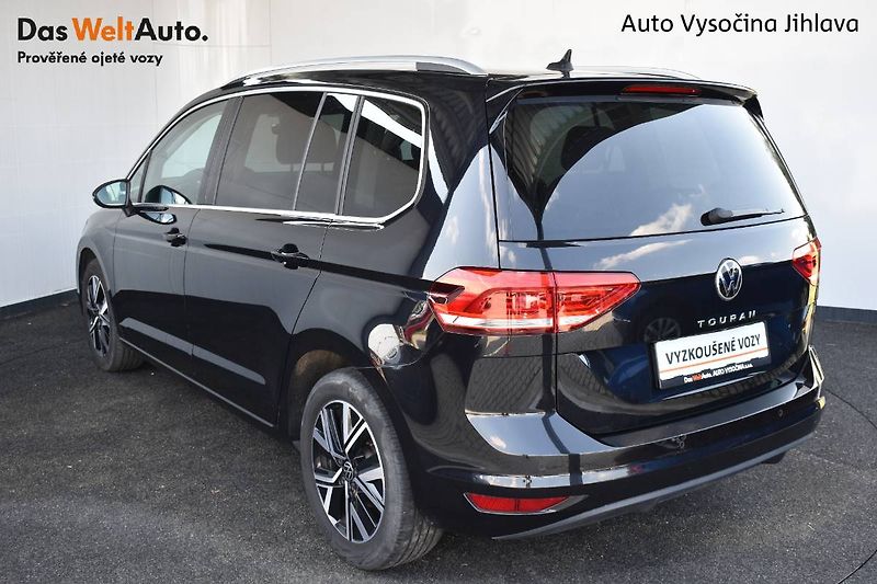 Volkswagen Touran (2022) 1.5TSI 110kW DSG, LED, 7 míst - fotka 26 z 28