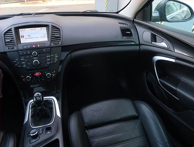 Opel Insignia (2010) 2.0 CDTI, Tažné, jezdí dobře - fotka 8 z 20