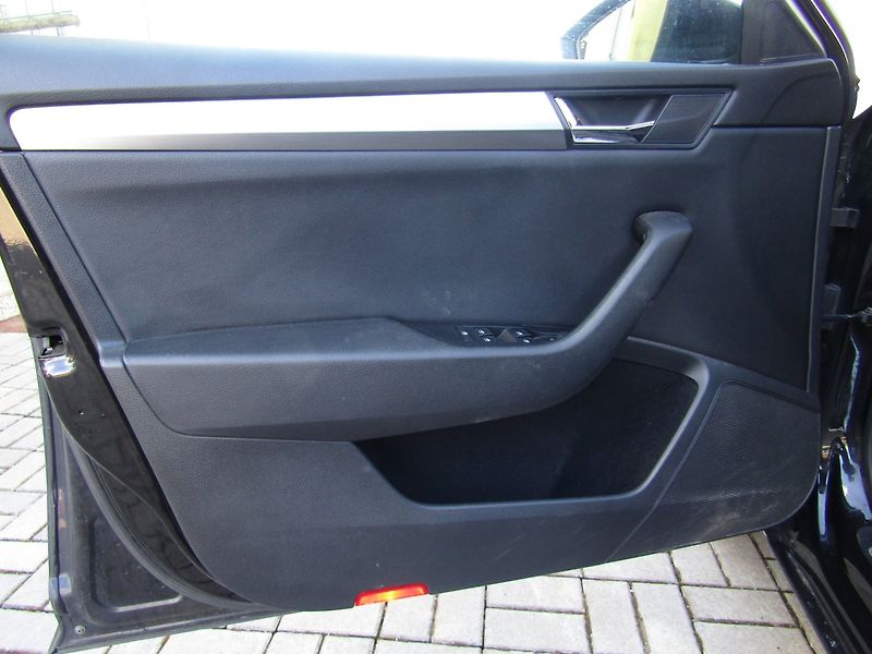 Škoda Superb (2016) 2.0 TDI 140 kW DSG  1.MAJITEL - fotka 19 z 45