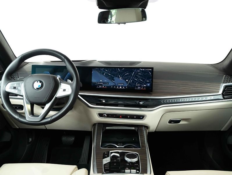 BMW X7 xDrive40i - fotka 12 z 25