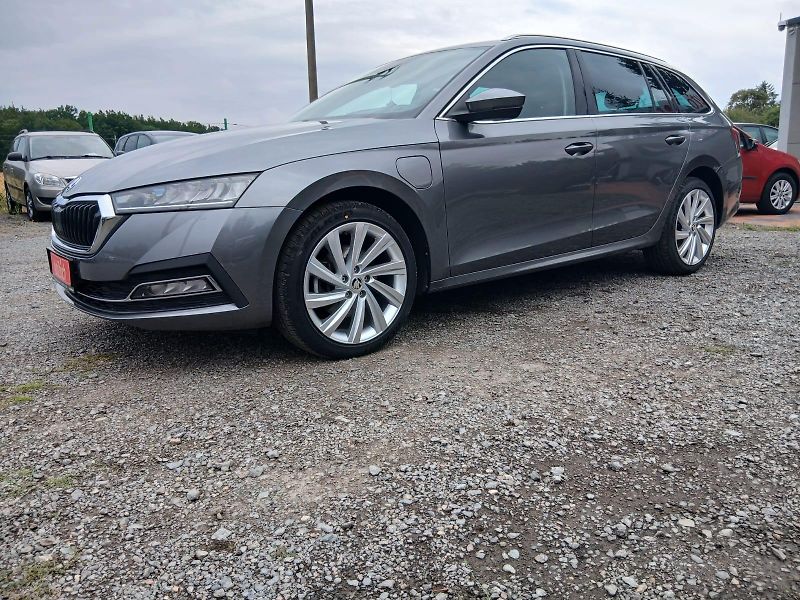 Škoda Octavia 4, iV, Plug in Hybrid, ALU 18 - fotka 20 z 66