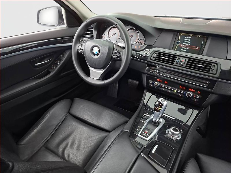 BMW Řada 5 (2012) 525d xDrive, 4X4, Automat - fotka 7 z 21