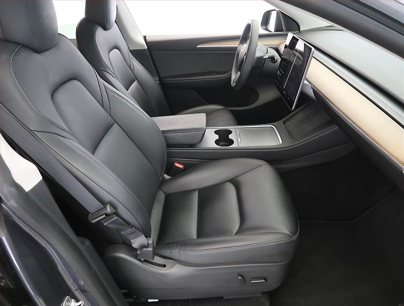 Tesla Model Y (2022) Long Range AWD 79kWh, SoH 92% - fotka 9 z 33