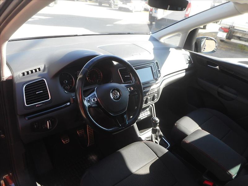 Volkswagen Sharan 2,0 TDi SOUND - fotka 9 z 38