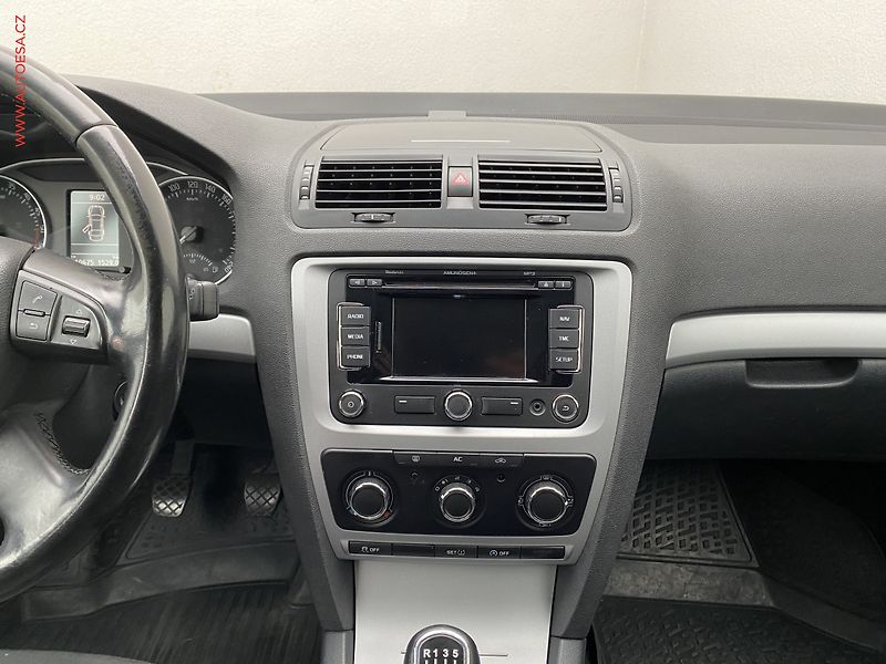 Škoda Octavia (2012) 1.6TDi, AC, temp - fotka 12 z 18