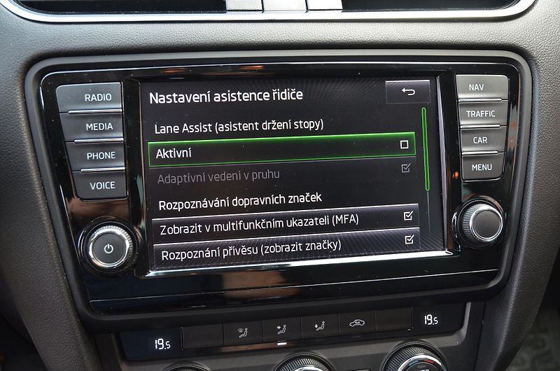 Škoda Octavia (2014) 1.6 TDi 81kW AMB XENON TAŽNÉ - fotka 32 z 36