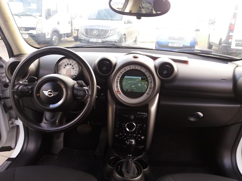 Mini Countryman 1.6i,90kW,AUTOMAT,NAVI,EL.ŠÍBR - fotka 10 z 20