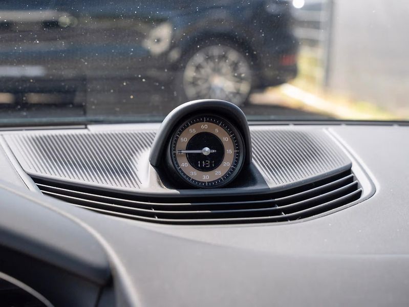 Porsche Taycan GTS Sport Turismo HuD Pano Ven - fotka 17 z 19