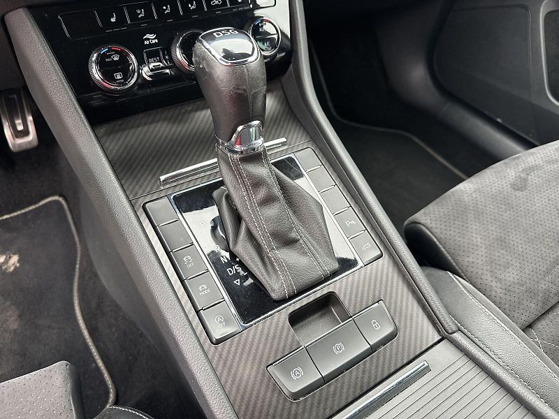 Škoda Superb (2020) Combi 2.0 TDI DSG Sportline - fotka 26 z 36
