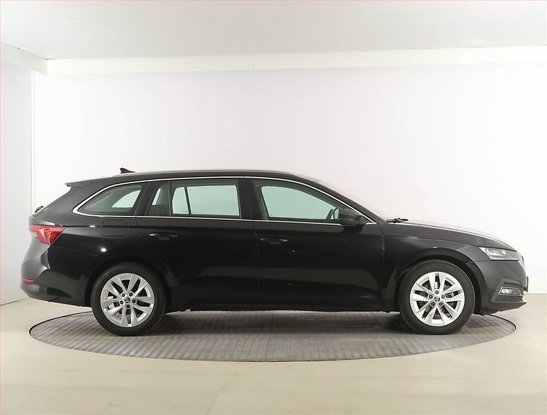 Škoda Octavia (2022) 2.0 TDI - fotka 6 z 28