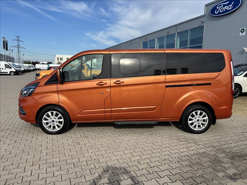 Ford Tourneo Custom 2,0 mHEV 136kW Titanium L2 - fotka 2 z 41